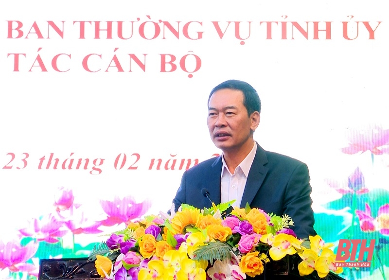 Huyện ủy Bá Thước công bố và trao quyết định của Ban Thường vụ Tỉnh ủy về công tác cán bộ