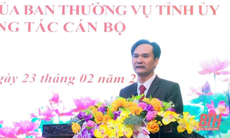 Huyện ủy Bá Thước công bố và trao quyết định của Ban Thường vụ Tỉnh ủy về công tác cán bộ