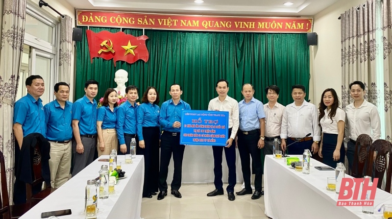 LĐLĐ tỉnh Thanh Hóa trao mái ấm công đoàn và quà cho đoàn viên công đoàn khó khăn ở tỉnh Quảng Nam và TP Đà Nẵng