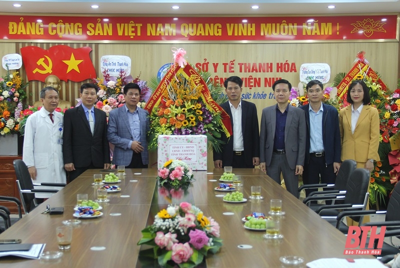 Trưởng Ban Tuyên giáo Tỉnh ủy Đào Xuân Yên chúc mừng các cơ sở y tế nhân Ngày Thầy thuốc Việt nam