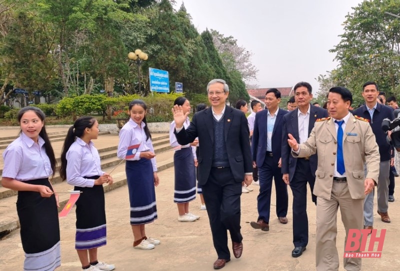 Đoàn đại biểu Ủy ban MTTQ tỉnh sang thăm và làm việc tại Ủy ban Mặt trận Lào xây dựng đất nước tỉnh Hủa Phăn