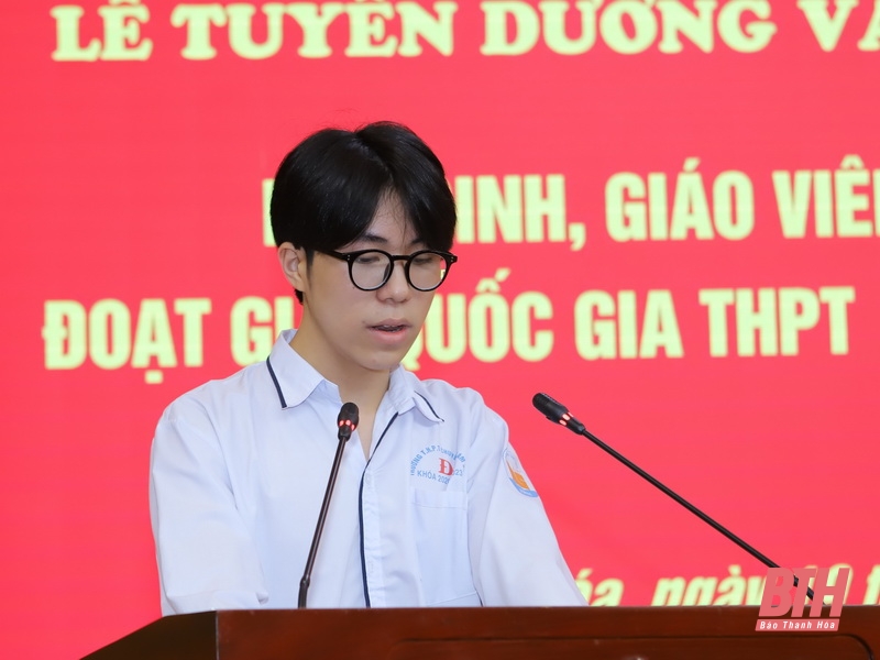 Tuyên dương, trao thưởng cho học sinh và giáo viên có học sinh đạt giải quốc gia THPT năm học 2022-2023