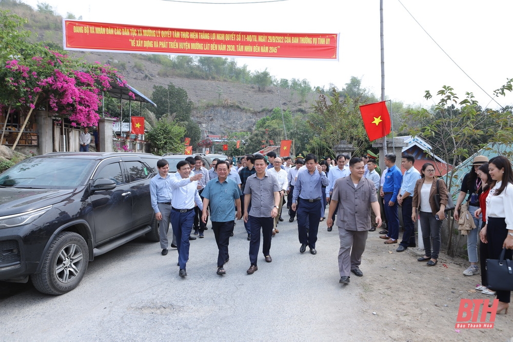 Hình ảnh Đoàn Bộ trưởng Bộ Nông nghiệp và Phát triển Nông thôn và lãnh đạo tỉnh thăm một số mô hình phát triển kinh tế tại Mường Lát