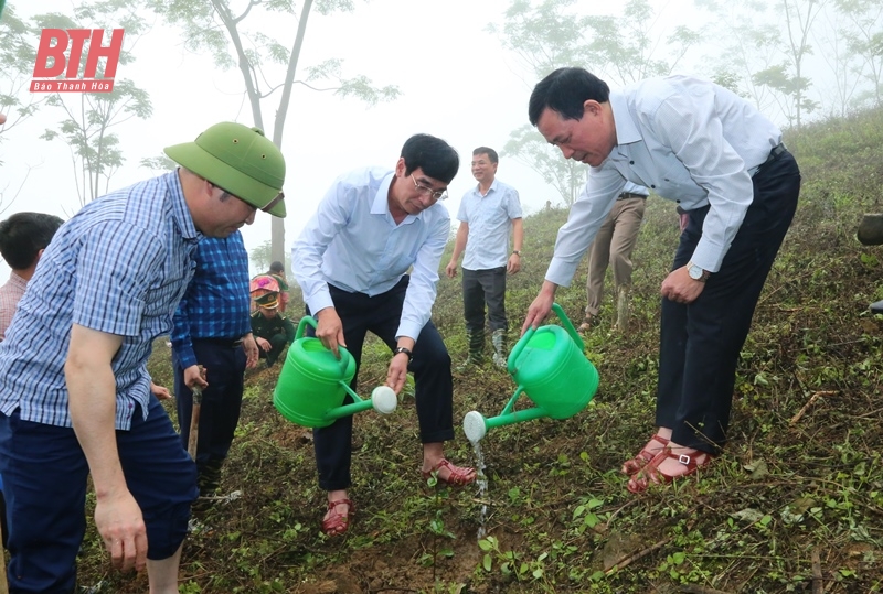 Đoàn công tác Ban Chỉ đạo 1729 của Tỉnh ủy thăm, khảo sát một số mô hình sản xuất nông nghiệp trên địa bàn huyện Mường Lát