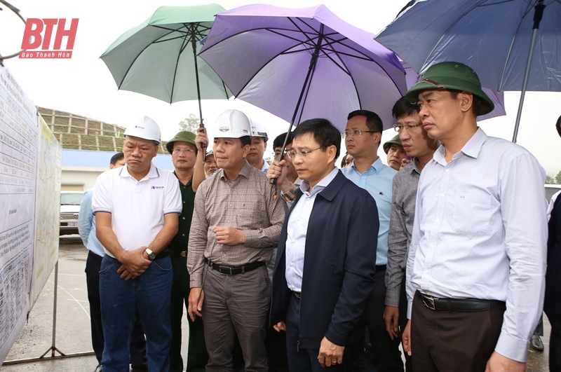 Bộ trưởng Bộ Giao thông - Vận tải Nguyễn Văn Thắng kiểm tra, chỉ đạo hiện trường Dự án đầu tư xây dựng đường bộ cao tốc Bắc - Nam phía Đông đoạn qua tỉnh Thanh Hóa