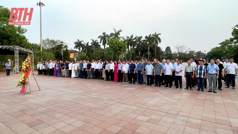 Đoàn Báo Đảng các tỉnh, TP khu vực miền Trung - Tây Nguyên dâng hương tại Di tích Quốc gia đặc biệt Thành Cổ Quảng Trị