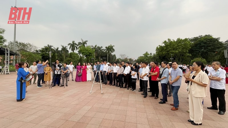 Đoàn Báo Đảng các tỉnh, TP khu vực miền Trung - Tây Nguyên dâng hương tại Di tích Quốc gia đặc biệt Thành Cổ Quảng Trị