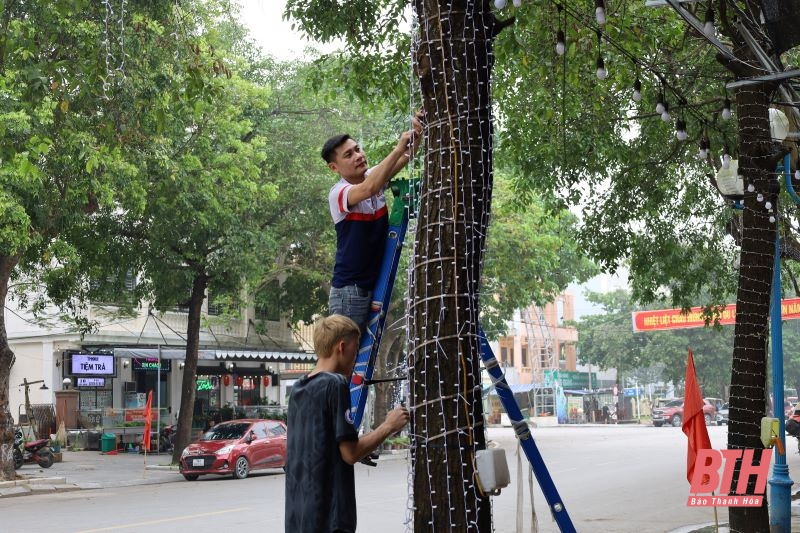 Phố biển Sầm Sơn khoác lên “màu áo mới” chào đón ngày khai hội