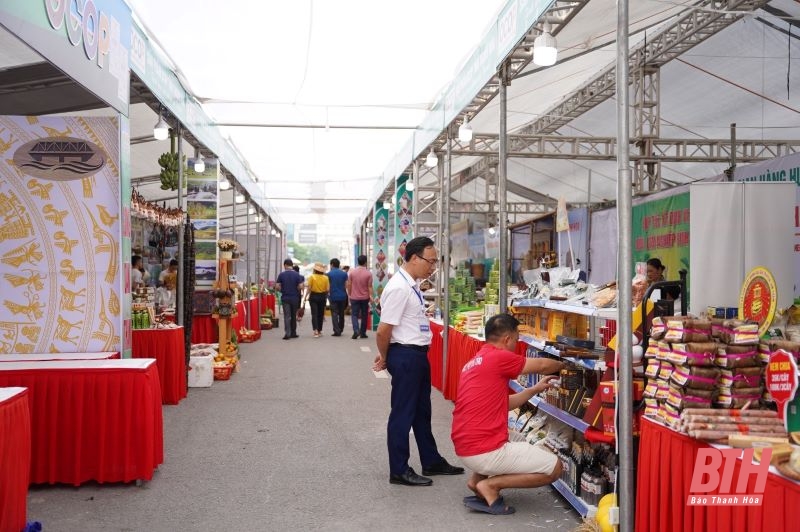 Đặc sắc các gian hàng trưng bày, quảng bá sản phẩm OCOP