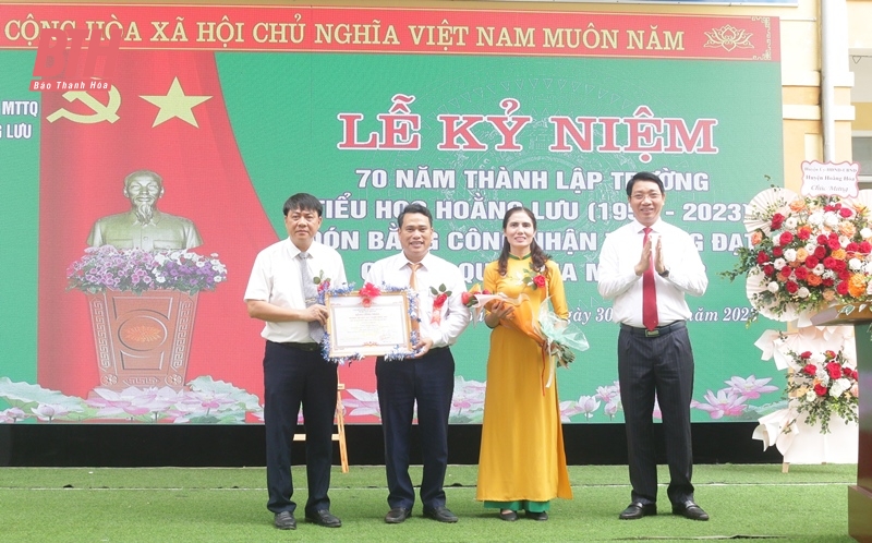 Trường Tiểu học Hoằng L ưu kỷ niệm 70 năm thành lập và đón quyết định công nhận trường chuẩn Quốc gia mức độ 2