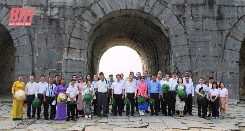 Đoàn Liên minh nghị sĩ hữu nghị Nhật Bản - Việt Nam và đoàn doanh nghiệp Nhật Bản khảo sát tại KKT Nghi Sơn, thăm Thành Nhà Hồ