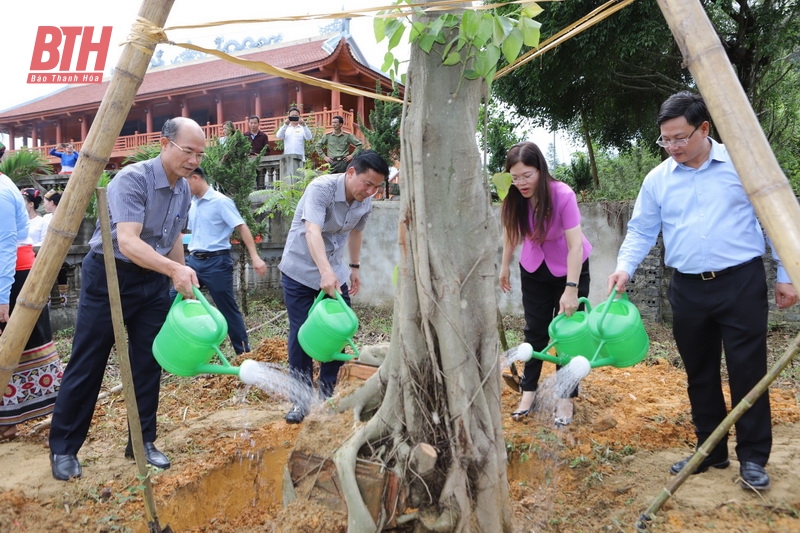 Bí thư Tỉnh ủy Đỗ Trọng Hưng thăm và làm việc tại huyện Như Xuân