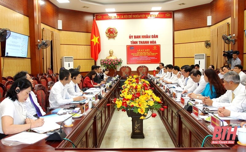 Phó Chủ tịch UBND tỉnh Thanh Hóa Lê Đức Giang tiếp và làm việc với Đoàn công tác của Ngân hàng Phát triển Châu Á tại Việt Nam