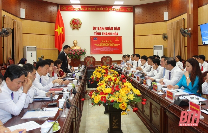 Phó Chủ tịch UBND tỉnh Thanh Hóa Lê Đức Giang tiếp và làm việc với Đoàn công tác của Ngân hàng Phát triển Châu Á tại Việt Nam