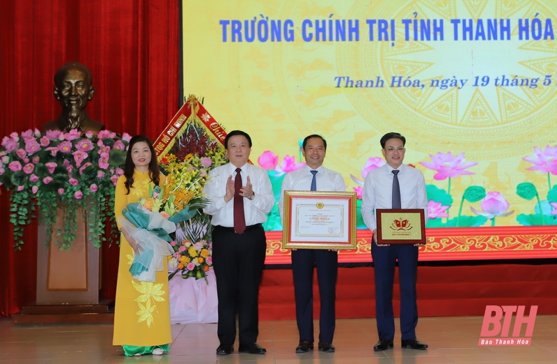 Trường Chính trị tỉnh Thanh Hóa đón Bằng công nhận đạt chuẩn mức 1