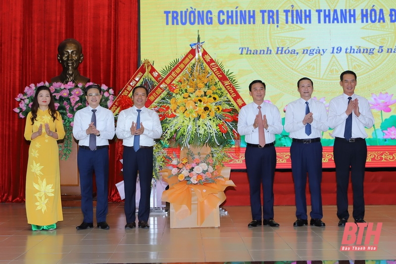 Trường Chính trị tỉnh Thanh Hóa đón Bằng công nhận đạt chuẩn mức 1