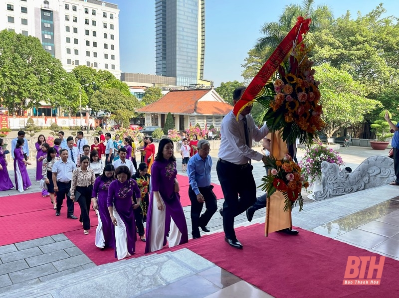 Đoàn công tác Ủy ban MTTQ tỉnh Đồng Nai dâng hương tưởng niệm Chủ tịch Hồ Chí Minh tại Thanh Hóa