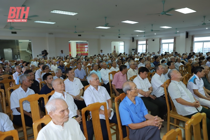 Bí thư Tỉnh ủy Đỗ Trọng Hưng gặp mặt và nói chuyện với cán bộ diện Ban Thường vụ Tỉnh ủy quản lý đã nghỉ hưu