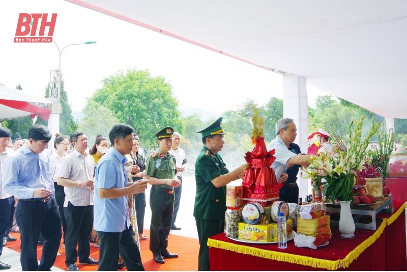 Truy điệu và an táng 16 hài cốt liệt sĩ Quân tình nguyện và chuyên gia Việt Nam hy sinh tại Lào