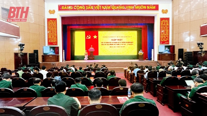 Quân khu 4 gặp mặt, chúc mừng các cơ quan báo chí