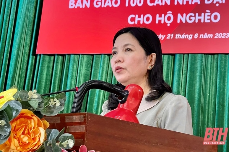 Bàn giao 100 ngôi nhà “Đại đoàn kết” cho hộ nghèo huyện Mường Lát