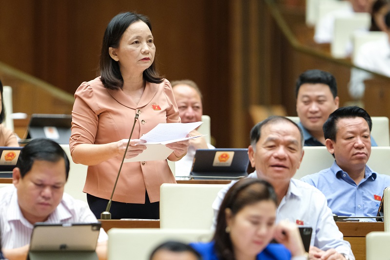 Đại biểu Quốc hội Cầm Thị Mẫn tham gia góp ý vào dự thảo Luật Quản lý, bảo vệ công trình quốc phòng và khu quân sự