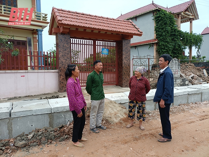 Những bí thư chi bộ gương mẫu học và làm theo Bác