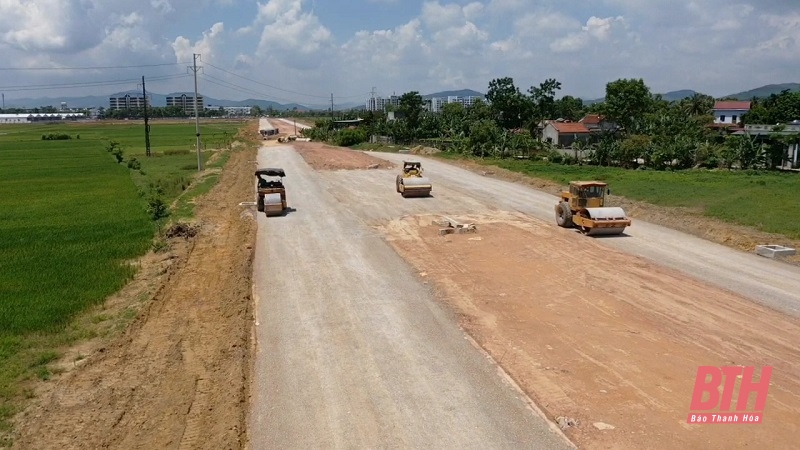 Xúc tiến thu hút các dự án đầu tư lớn, tạo quỹ mặt bằng “sạch” và đẩy mạnh cải cách hành chính, đưa KKTNS&CKCN phát triển như kỳ vọng