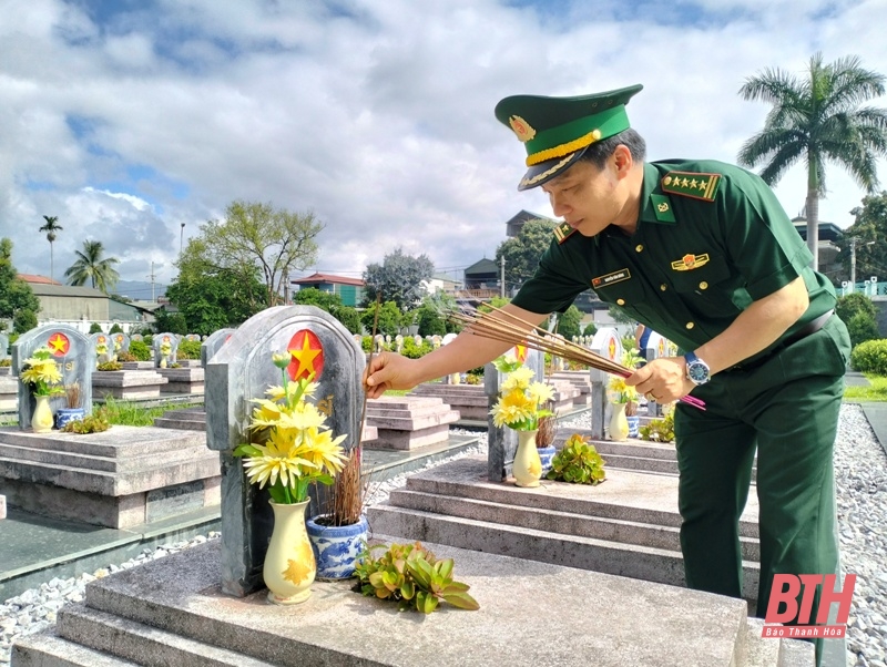 Phó Bí thư Tỉnh ủy Trịnh Tuấn Sinh cùng Đoàn đại biểu tỉnh Thanh Hóa dâng hương, tưởng niệm các Anh hùng liệt sĩ tại tỉnh Điện Biên