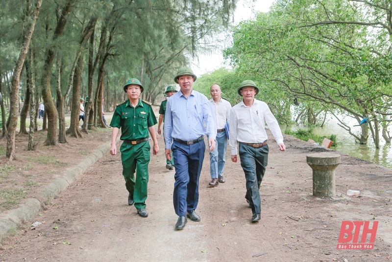 Phó Chủ tịch UBND tỉnh Lê Đức Giang kiểm tra công tác ứng phó với bão số 1 tại TP Sầm Sơn