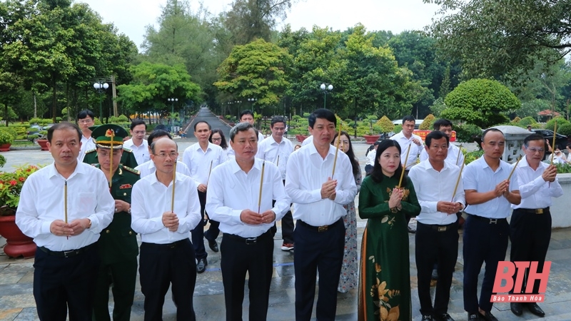 Phó Bí thư Thường trực Tỉnh ủy, Trưởng Đoàn ĐBQH tỉnh Lại Thế Nguyên viếng các anh hùng liệt sĩ tại các nghĩa trang thuộc tỉnh Tây Ninh