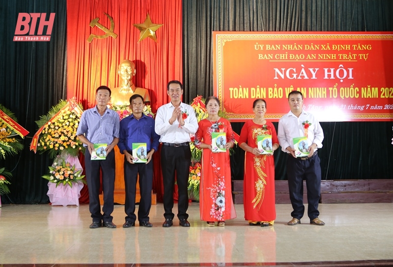 Phó Bí thư Tỉnh ủy Trịnh Tuấn Sinh chung vui “Ngày hội toàn dân bảo vệ an ninh Tổ quốc năm 2023” tại xã Định Tăng