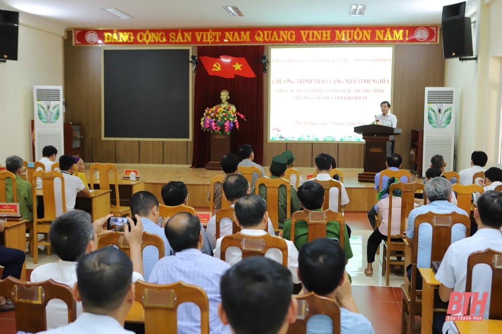 Đảng ủy Khối các cơ quan Trung ương và Tỉnh ủy Thanh Hóa trao tặng nhà tình nghĩa, trao quà cho các gia đình chính sách tại huyện Thường Xuân