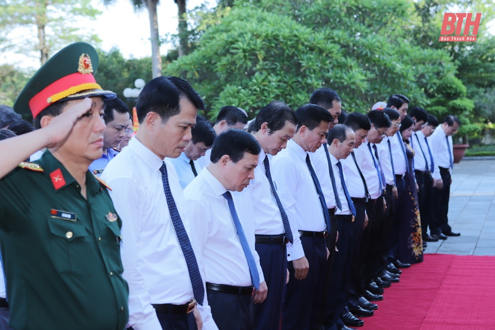 Đoàn đại biểu tỉnh Thanh Hóa dâng hương tưởng niệm Chủ tịch Hồ Chí Minh, Mẹ Việt Nam anh hùng và các Anh hùng liệt sĩ