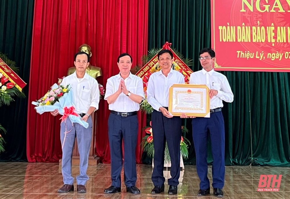 Phó Bí thư Thường trực Tỉnh ủy, Trưởng Đoàn ĐBQH tỉnh Lại Thế Nguyên dự “Ngày hội toàn dân bảo vệ an ninh Tổ quốc năm 2023 tại xã Thiệu Lý