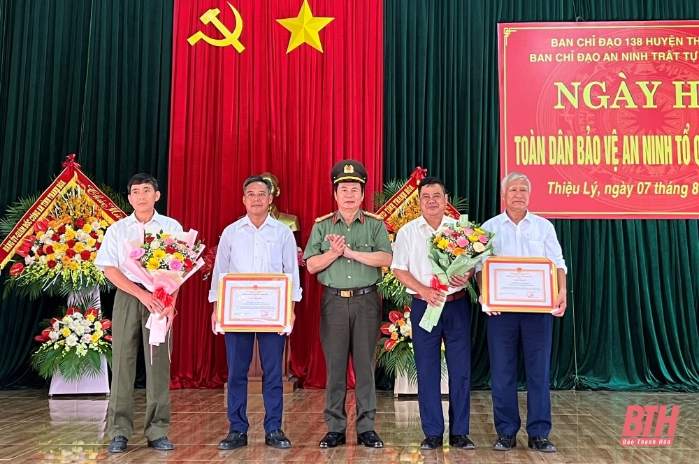 Phó Bí thư Thường trực Tỉnh ủy, Trưởng Đoàn ĐBQH tỉnh Lại Thế Nguyên dự “Ngày hội toàn dân bảo vệ an ninh Tổ quốc năm 2023 tại xã Thiệu Lý