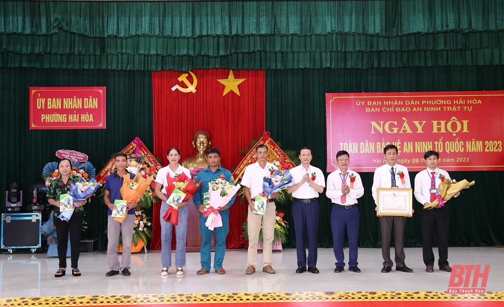 Chủ tịch UBND tỉnh Đỗ Minh Tuấn dự “Ngày hội toàn dân bảo vệ an ninh Tổ quốc” năm 2023 tại phường Hải Hòa