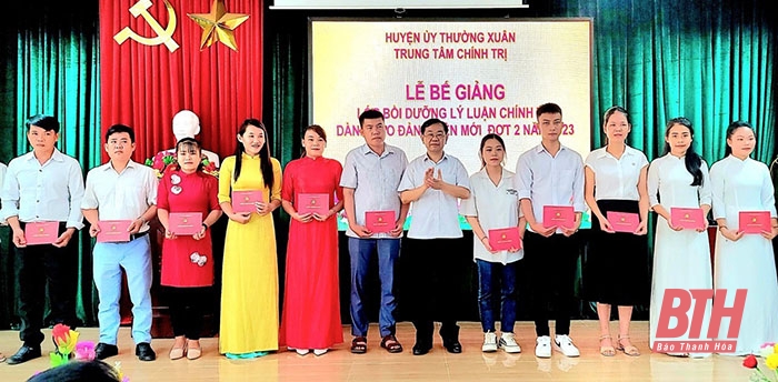 Thường Xuân nâng cao trình độ lý luận, chính trị cho cán bộ, đảng viên