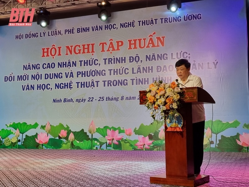 Nâng cao nhận thức, trình độ, năng lực lý luận, phê bình văn học, nghệ thuật trong tình hình mới