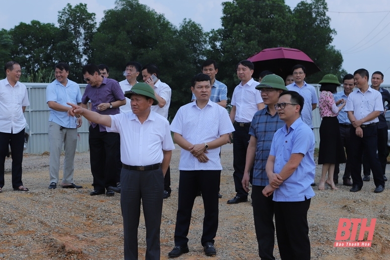 Phó Chủ tịch Thường trực UBND tỉnh Nguyễn Văn Thi kiểm tra một số dự án tại huyện Thọ Xuân