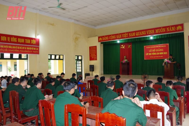 38 học viên BĐBP hoàn thành chương trình học tiếng Lào