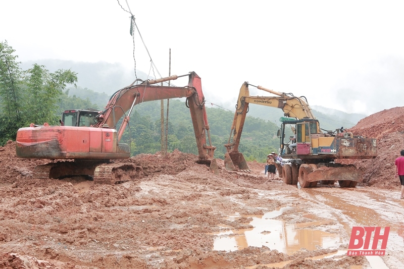 Phó Chủ tịch UBND tỉnh Lê Đức Giang kiểm tra công tác ứng phó với mưa lớn tại các huyện Quan Hóa, Bá Thước và Lang Chánh