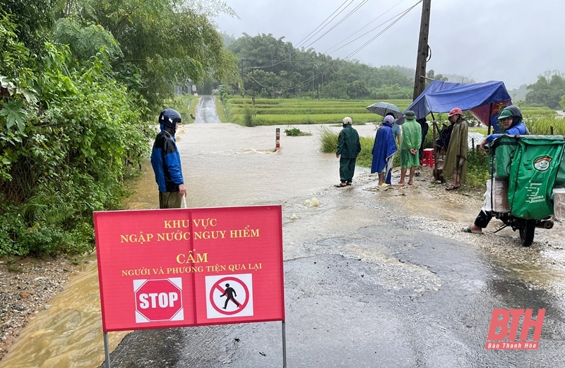 Phó Chủ tịch UBND tỉnh Lê Đức Giang kiểm tra công tác ứng phó với mưa lớn tại các huyện Quan Hóa, Bá Thước và Lang Chánh