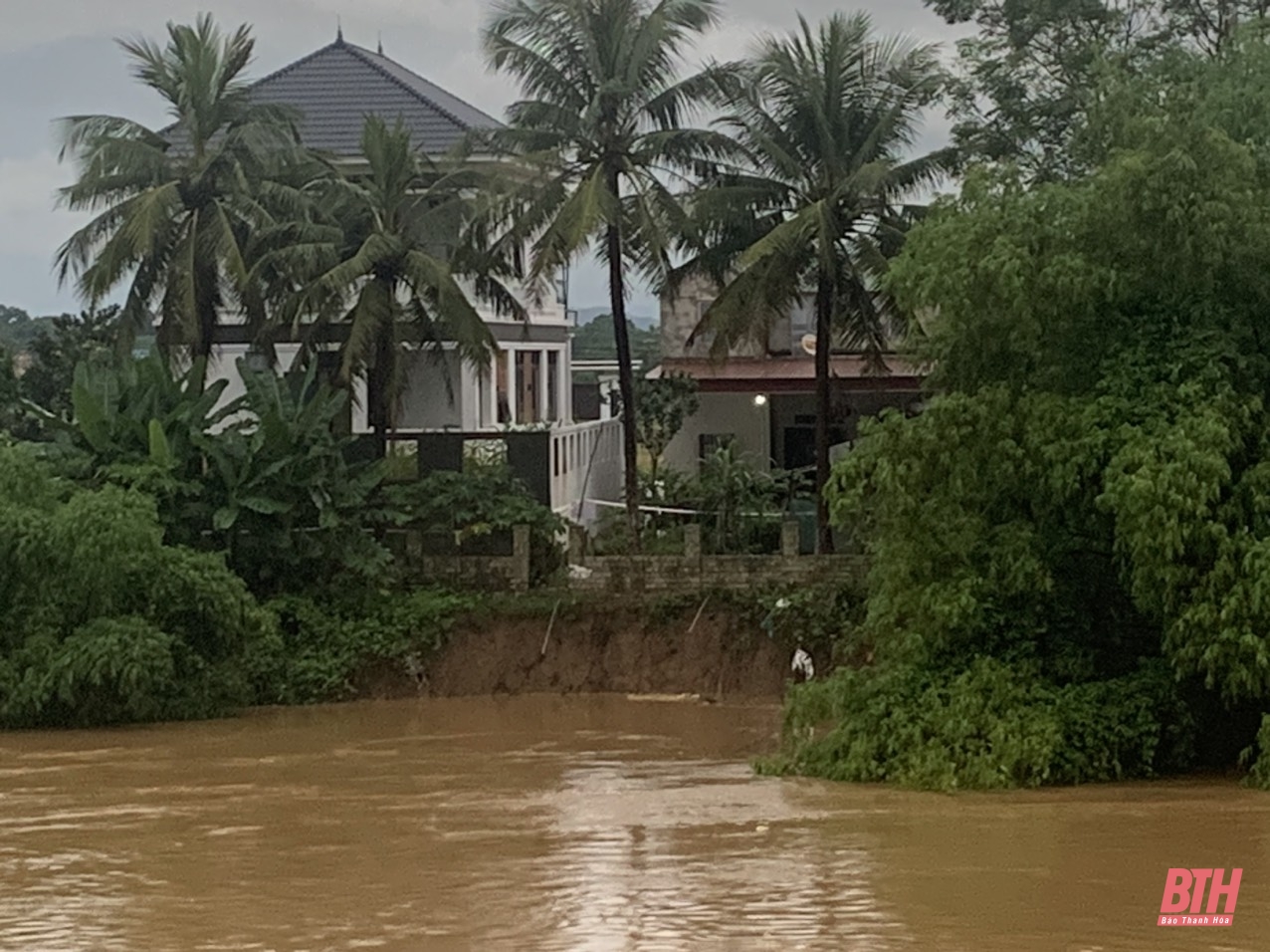 Tình hình mưa lũ ngày 28-9: Lang Chánh nhiều học sinh không thể đến trường; Bá Thước tập trung tìm kiếm người mất tích