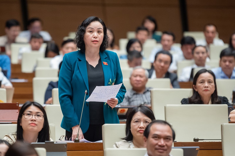 Đại biểu Cao Thị Xuân (Đoàn ĐBQH Thanh Hóa) đặt câu hỏi chất vấn Bộ trưởng Bộ Nông nghiệp và Phát triển nông thôn