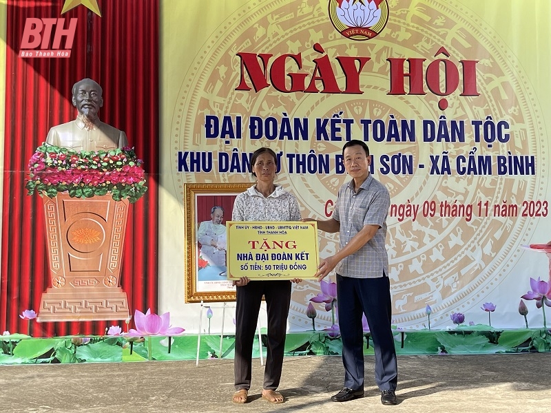 Chủ nhiệm Ủy ban Kiểm tra Tỉnh ủy Lê Quang Hùng dự Ngày hội Đại đoàn kết toàn dân tộc tại thôn Bình Sơn