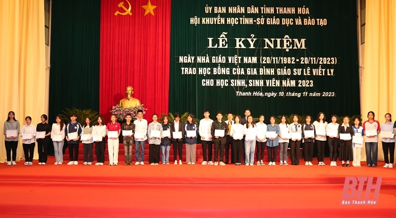 Lễ kỷ niệm 41 năm ngày Nhà giáo Việt Nam và trao học bổng của gia đình Giáo sư Lê Viết Ly