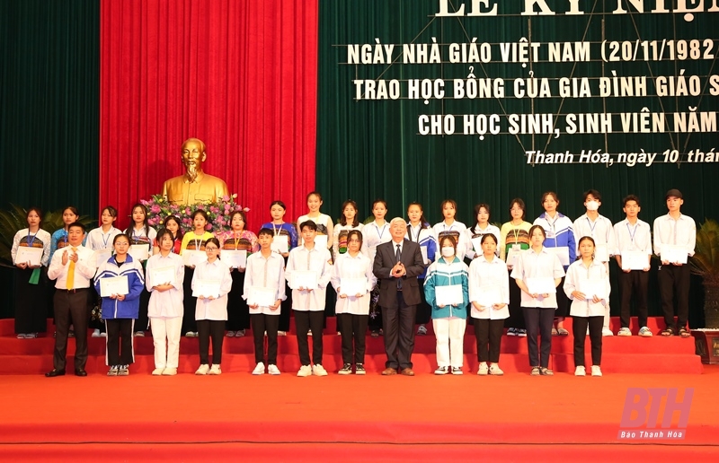 Lễ kỷ niệm 41 năm ngày Nhà giáo Việt Nam và trao học bổng của gia đình Giáo sư Lê Viết Ly