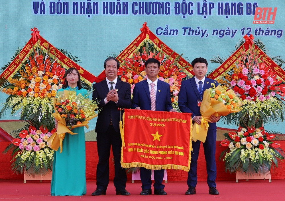 Thủ tướng Chính phủ Phạm Minh Chính dự lễ kỷ niệm 60 năm thành lập Trường THPT Cẩm Thủy 1 và đón nhận Huân chương Độc lập hạng Ba