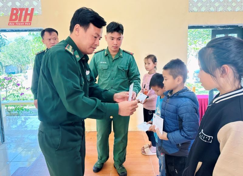 Chương trình thiện nguyện “Cùng học sinh vùng cao tới trường”